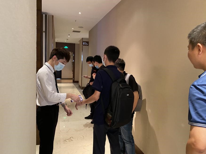 疫情期間，嚴(yán)格做好來訪登記及體溫檢測.jpg